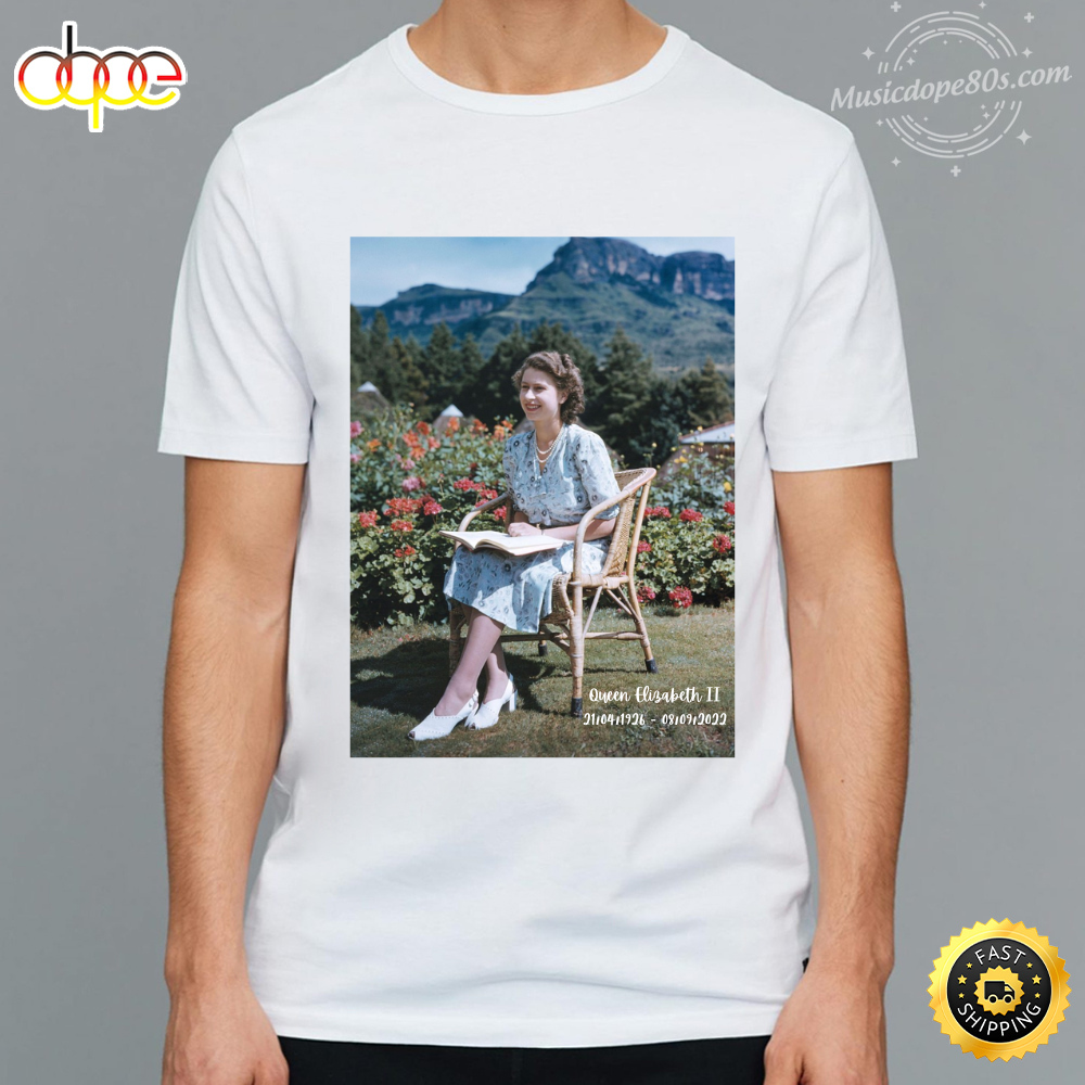 RIP Queen Elizabeth II Angel 1926 2022 T-Shirt