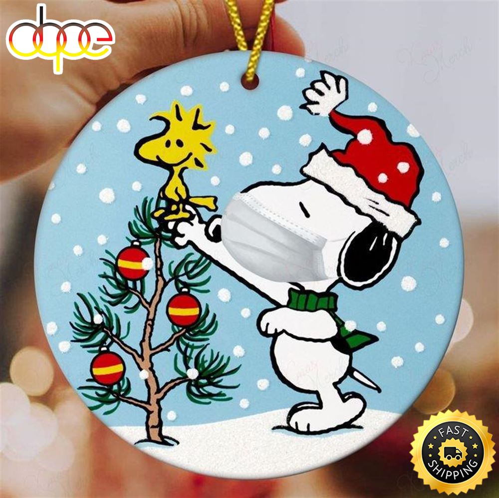 Snoopy With Mask And Christmas Tree Ornament Uxtg8o