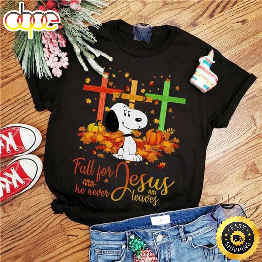 Snoopy Lovers Fall For Jesus He Never Leaves Christmas Gift Black T Shirt Vwpqrk